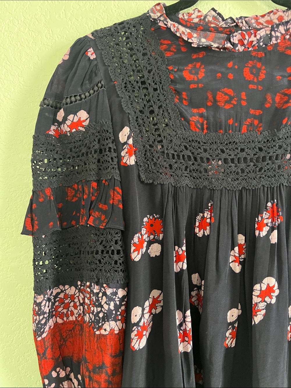Sea New York Eloise Ruffled Printed Blouse In Navy Blue. Size 8 - Picture 5 of 10